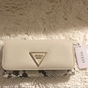 Guess wallet,3 fold, NWT, snake skin Print